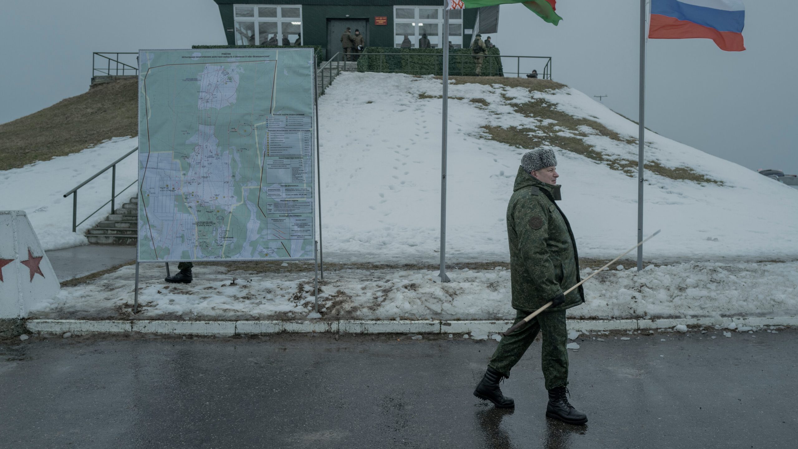 Belarus Says It's Willing to Host Russian Nuclear Weapons - The New York Times